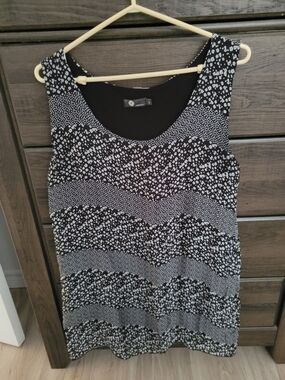 Sleeveless Black & White Patterned Tank Top